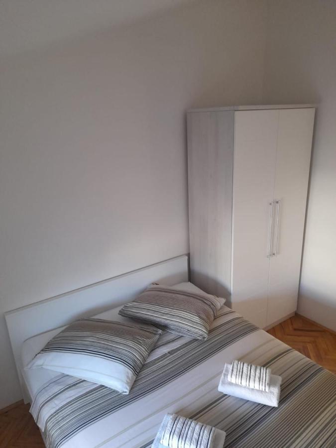 Apartman Lugovic 希贝尼克 外观 照片