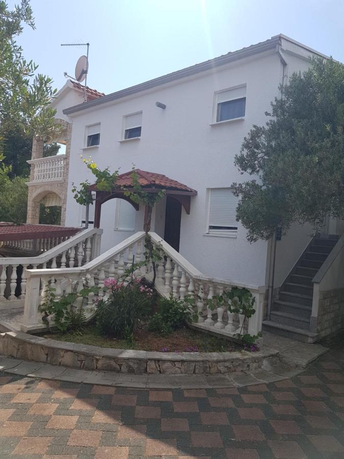 Apartman Lugovic 希贝尼克 外观 照片